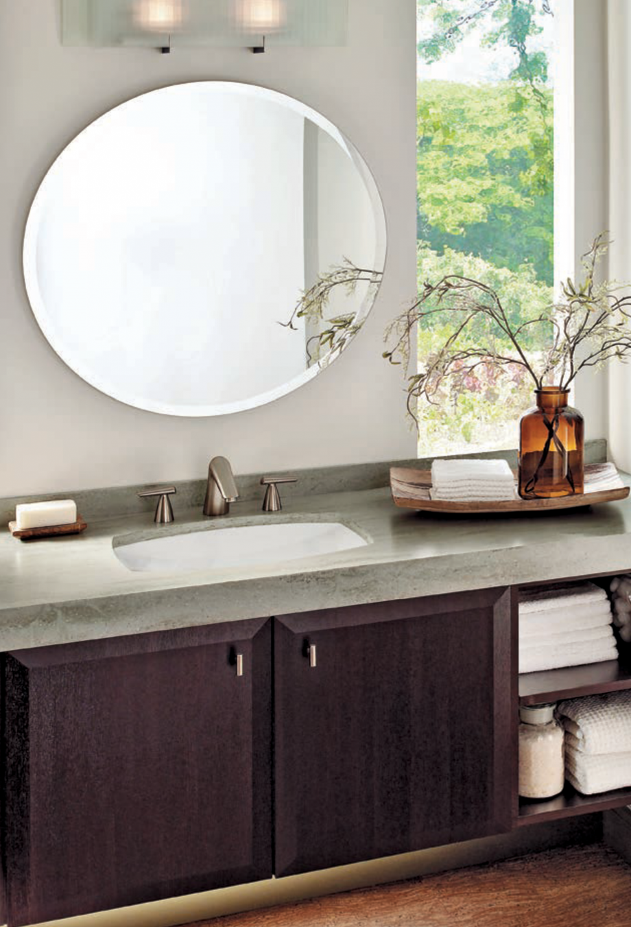 Pagina 40-Interioare realizate cu placi minerale CORIAN® Solid Surface  CORIAN® Solid Surface Catalog,...