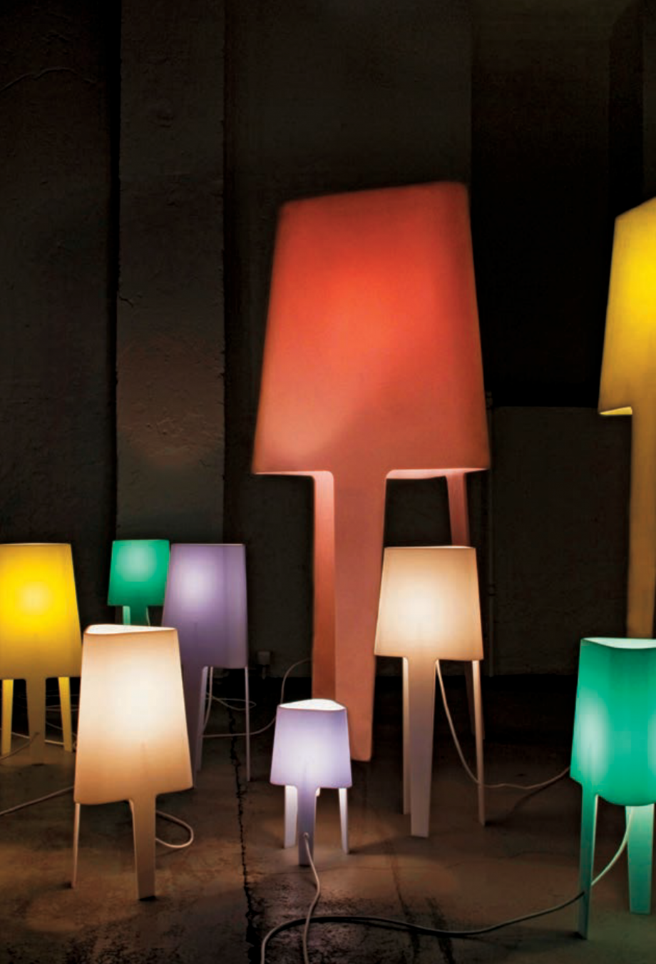 Pagina 47-Interioare realizate cu placi minerale CORIAN® Solid Surface  CORIAN® Solid Surface Catalog,...