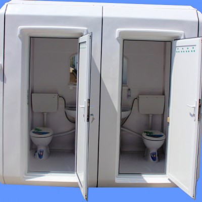 NEW DESIGN COMPOSITE Cabina cu doua toalete individuale - usi deschise vedere interior - Cabine prefabricate