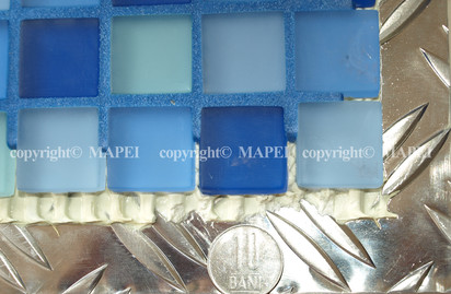 Mozaic sticla lipit pe metal curatat cu Pulicol PULICOL 2000 Decapant pentru rasini sintetice, adezivi, chituri