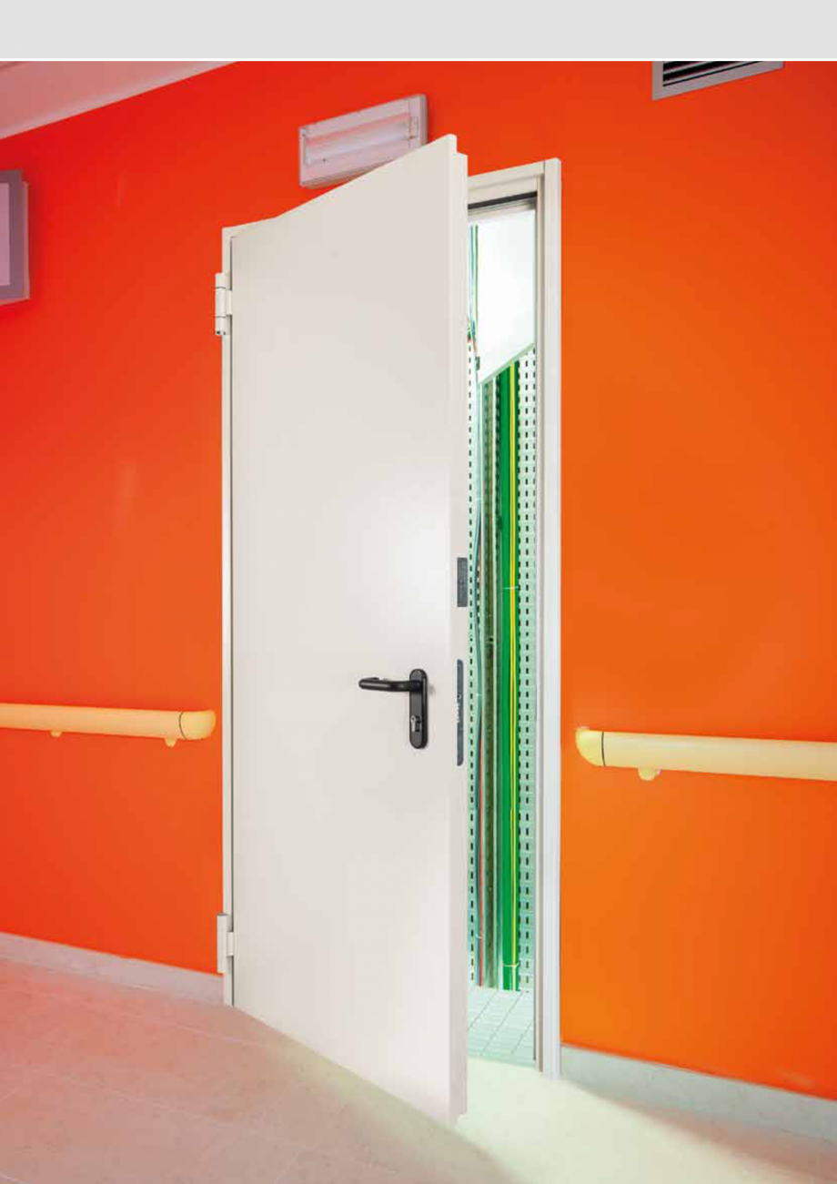 Pagina 2-Catalog pentru usi rezistente la foc  NOVOFERM metalice Catalog, brosura Italiana afuoco Scudo /...