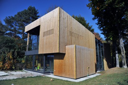 Casa pe structura de lemn vazuta de aproape Case pe structura de lemn
