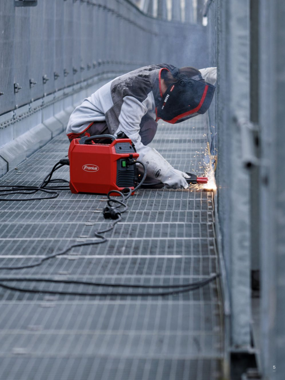 Pagina 5-Echipament sudura cu electrozi SEI FRONIUS FRONIUS Ignis 150 Catalog, brosura Romana gură un arc...