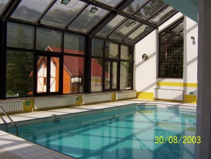 Radiatoare piscina interioara Radiatoare cu roca vulcanica - Piscina Hotel Campina 