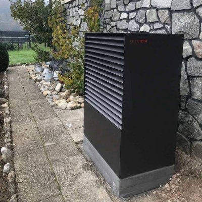 AMBIANZZA Pompa de caldura aer-apa - premium - Rezidentiala - Kronoterm-Unitate externa-Adapt-Negru-lateral - Pompe de caldura