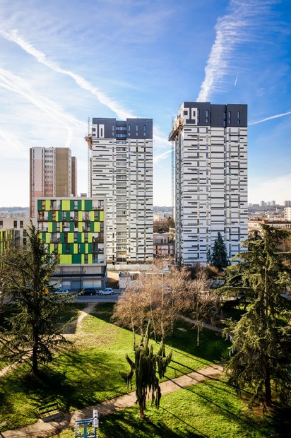 Hardie-Panel-Custom-Colour-Skycraper-Project-UK-Smooth-2-scaled Panel Fațade ventilate tip siding-lambriu din fibrociment