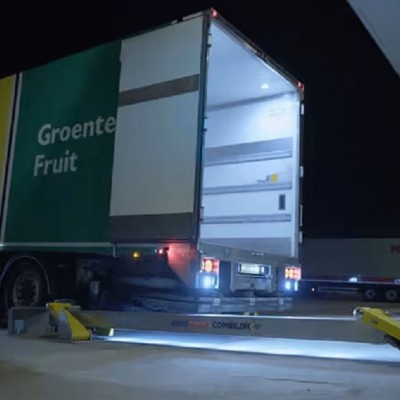 STERTIL incarcare-camion-rampa - Sisteme de andocare pentru camioane  STERTIL