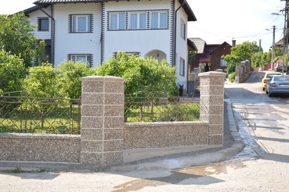 Gard spalat (agregate expuse) Spalat Gard din beton (agregate expuse)