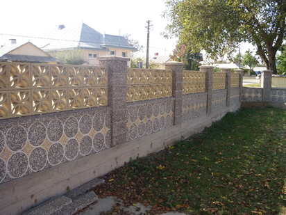 Gard spalat (agregate expuse) Spalat Gard din beton (agregate expuse)