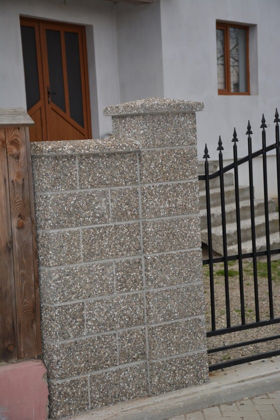 Prefabet Gard din beton - spalat gri detaliu - Garduri modulare din beton pentru curte si