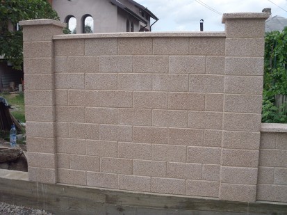 Gard din beton - detaliu Spalat Garduri din beton - lucrari 2015