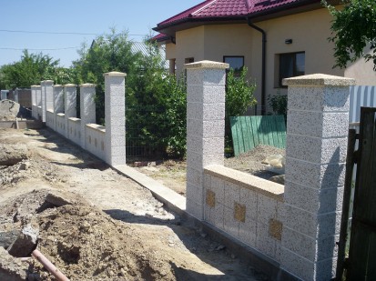 Gard din beton - culoare alba Spalat Garduri din beton - lucrari 2015