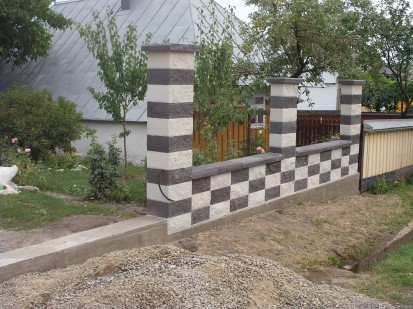 Gard din beton, model sah, vazut de aproape Spalat Garduri din beton - lucrari 2015