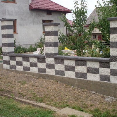 Prefabet Gard din beton model sah vazut de aproape - Garduri modulare din beton pentru curte