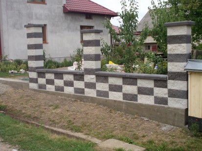 Gard din beton,model sah, vazut de aproape Spalat Garduri din beton - lucrari 2015