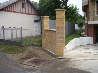 Gard din beton, culoare crem Spalat Garduri din beton - lucrari 2015