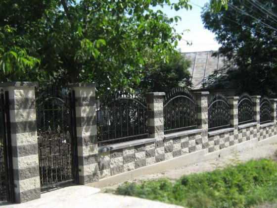 Prefabet Gard split alb/negru - Garduri modulare din beton pentru curte si gradina Prefabet