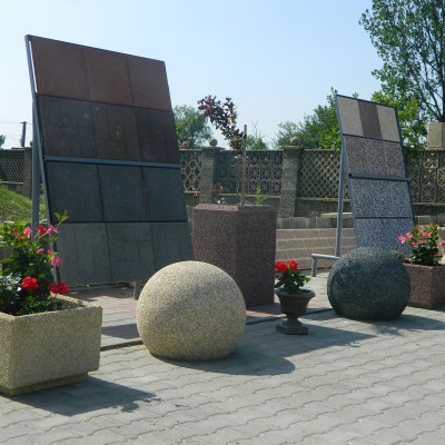 Prefabet Jardiniere din beton - Jardiniere si ghivece decorative pentru curte gradina spatii comerciale parcuri si