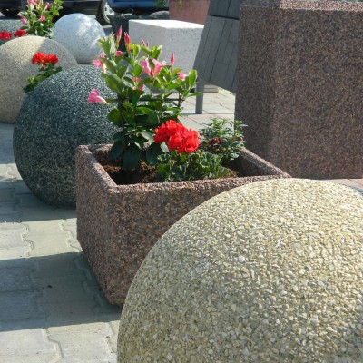 Prefabet Bolarzi si jardiniere - Mobilier urban din beton si piatra spalata Prefabet
