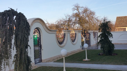Gard masiv din piatra de Vistea Casa familiala din Arad - Amenajare exterioara