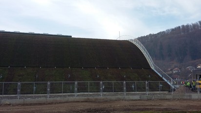 Sistem de acoperis verde extensiv - vazut de aproape Sistem de acoperis verde extensiv - plantare