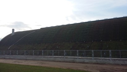 Sistem de acoperis verde extensiv Sistem de acoperis verde extensiv - plantare in toamna anului 2015
