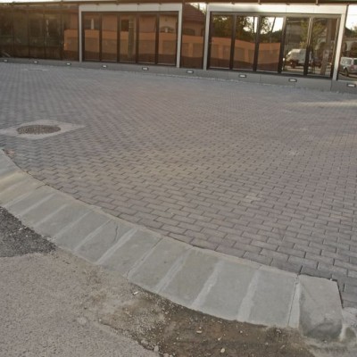 ELIS PAVAJE Element rampa - exemplu de utilizare - Pavele si borduri din beton pentru pavaje