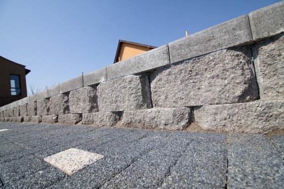 ELIS PAVAJE Detaliu blocheti Compact III - Blocheti si boltari din beton pentru ziduri de sprijin