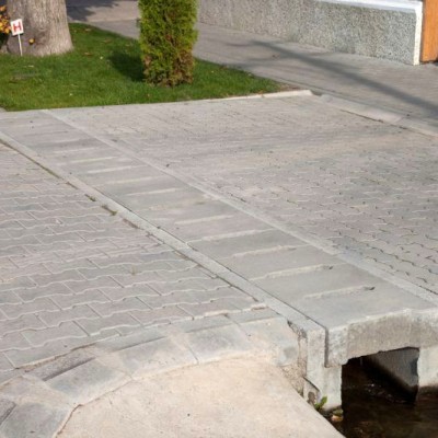 ELIS PAVAJE Rigola carosabila R3 - exemplu de utilizare - Rigole din beton compact pentru trafic