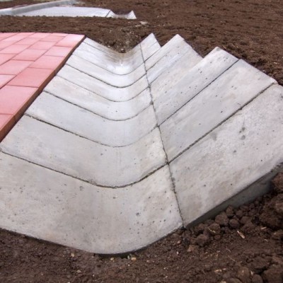 ELIS PAVAJE Sant triunghiular prefabricat din beton - detaliu - Rigole din beton compact pentru trafic