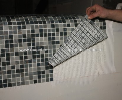 Adeziv insuficient pe mozaic KERALASTIC T Placari piscine cu adezivi pe baza de rasini reactive 