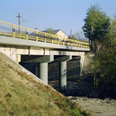 MAPEI Reparatii pod peste Milcovat Mapei 02 - Conexiuni din carbon pentru consolidarea structurilor din beton