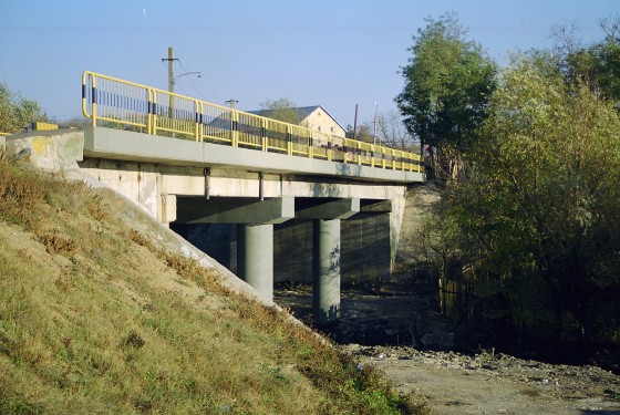 MAPEI Reparatii pod peste Milcovat Mapei 02 - Conexiuni din carbon pentru consolidarea structurilor din beton