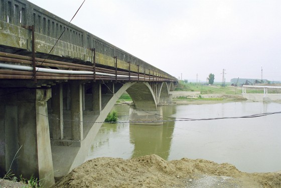 MAPEI Reparatie pod peste Siret Mapei 12 - Conexiuni din carbon pentru consolidarea structurilor din beton