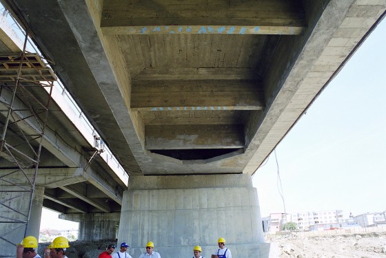 MAPEI Reparatii pod Roman Mapei 26 - Conexiuni din carbon pentru consolidarea structurilor din beton MAPEI
