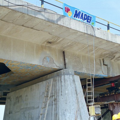 MAPEI Reparatii pod Roman Mapei 24 - Conexiuni din carbon pentru consolidarea structurilor din beton MAPEI