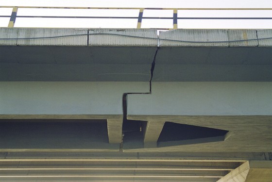MAPEI Reparatii pod Roman Mapei 13 - Conexiuni din carbon pentru consolidarea structurilor din beton MAPEI
