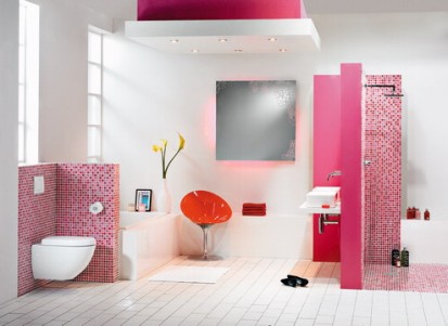 Amenajari camere de baie alb si roz cu sisteme de WC incastrate AquaClean DuoFresh Monolith Amenajari