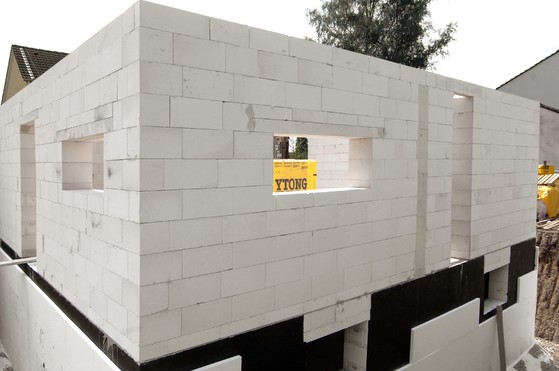 YTONG Casa in constructie - perete din BCA vazut de aproape - Beton celular autoclavizat pentru