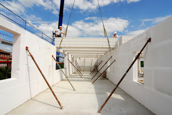 YTONG Casa in constructie - detaliu realizare pereti BCA - Beton celular autoclavizat pentru zidarie YTONG