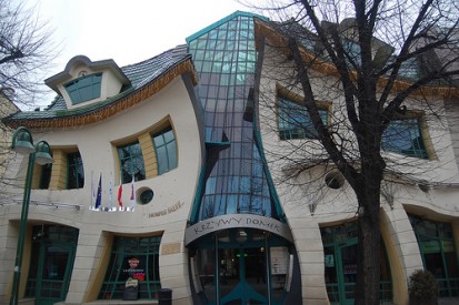 Crooked house - Poland A+, CLASIC, FORTE Constructii comerciale si industriale