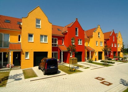 Case cu fatade portocalii si rosii A+, CLASIC, FORTE Constructii rezidentiale