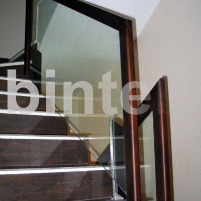 BINTEL Balustrada din sticla peste trepte - Balustrade din inox, otel, sticla si lemn BINTEL