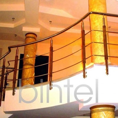 BINTEL Balustrada cu balustri de stejar in montura de inox - Balustrade din inox otel sticla