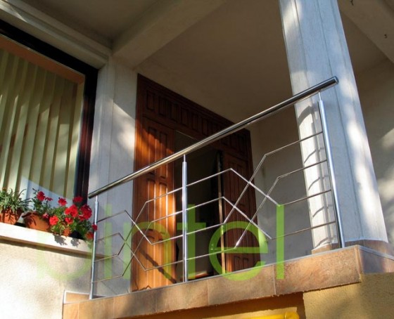 BINTEL Balustrada cu model 4x in plan - Balustrade din inox, otel, sticla si lemn BINTEL
