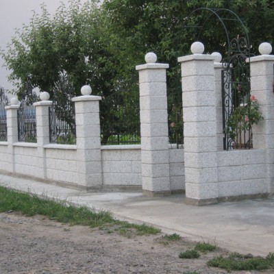 Prefabet Gard spalat alb - Garduri modulare din beton pentru curte si gradina Prefabet