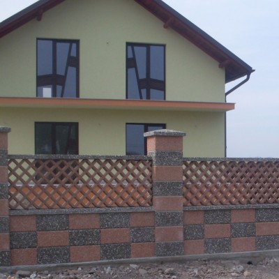 Prefabet Gard spalat marron prugna gri panou sah - Garduri modulare din beton pentru curte si