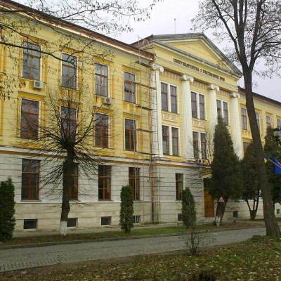 PROLEMATEX 16 (Universitatea 1 Decembrie 1918 Alba Iulia) - Usi de exterior din lemn stratificat  PROLEMATEX