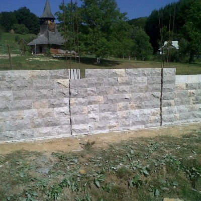 LEVENTE COMPANIE Ziduri cu piatra naturala - Piatra naturala de Vistea pentru amenajari interioare exterioare LEVENTE