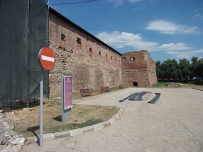 Cetatea Fagarasului - portiune din zid in timpul realizarii lucrarilor Stoparea umezelii ascensionale cu Dryzone la